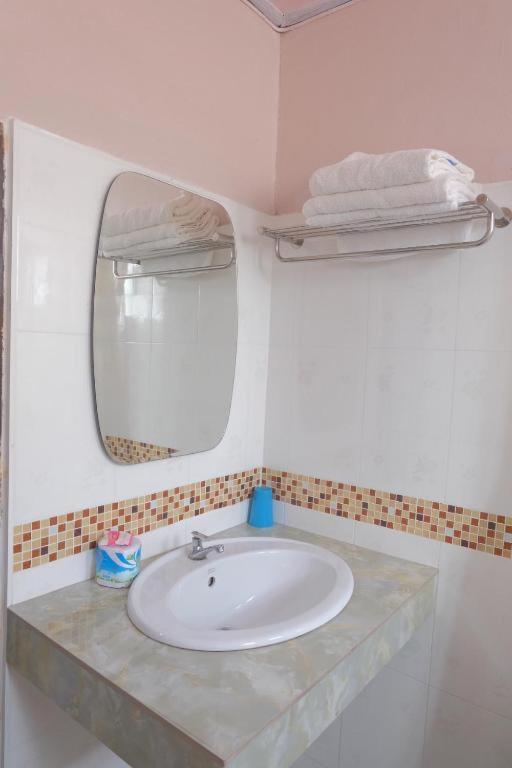 Thaveesinh Hotel Ban Houayxay Exterior foto